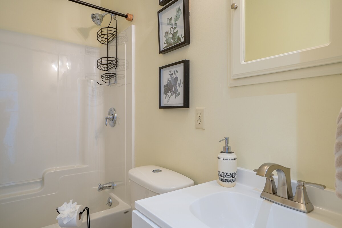 Lake House-Sunset Views-HOT TUB-Couples Retreat - Photo 43