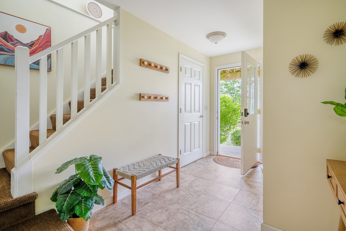 Lake House-Sunset Views-HOT TUB-Couples Retreat - Photo 45