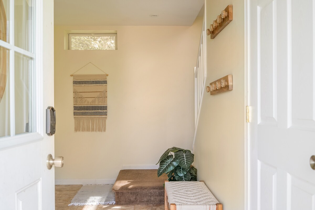 Lake House-Sunset Views-HOT TUB-Couples Retreat - Photo 46