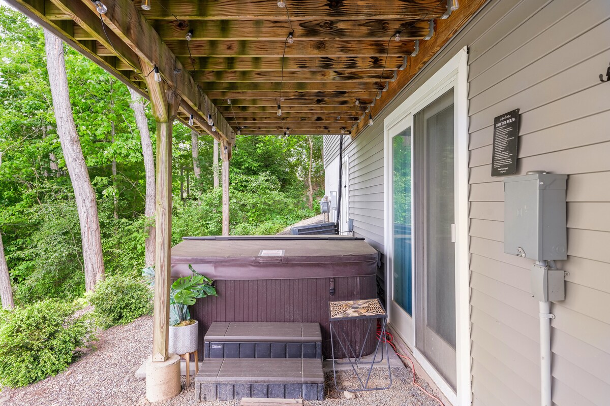 Lake House-Sunset Views-HOT TUB-Couples Retreat - Photo 51