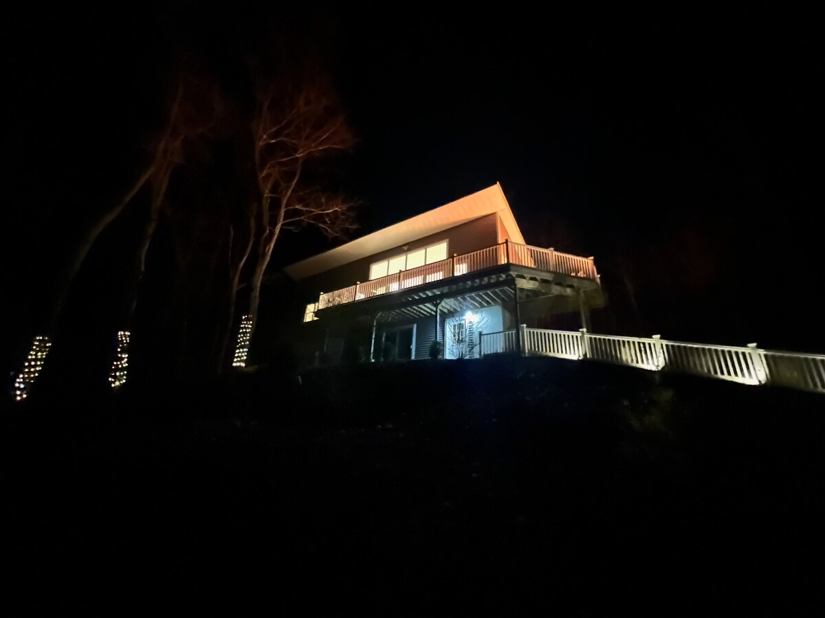 Lake House-Sunset Views-HOT TUB-Couples Retreat - Photo 53