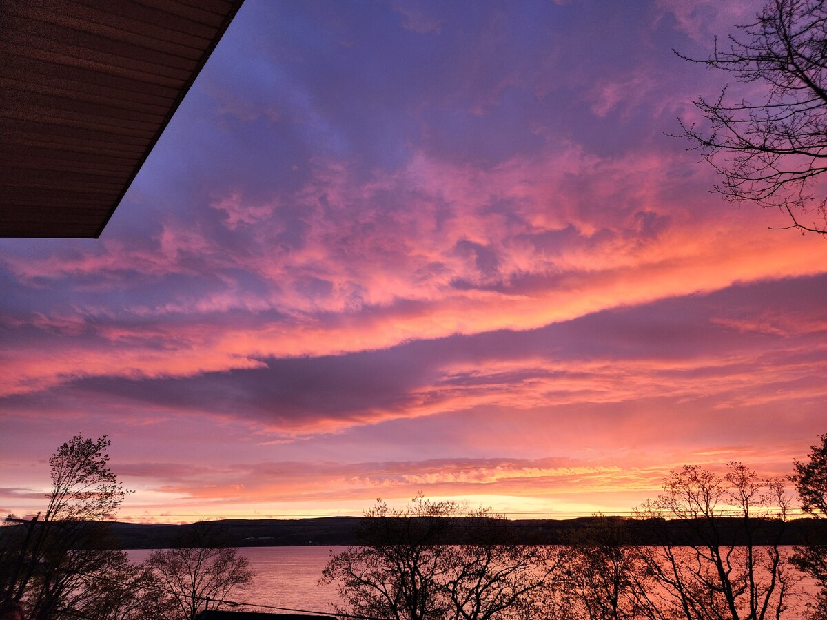 Lake House-Sunset Views-HOT TUB-Couples Retreat - Photo 55