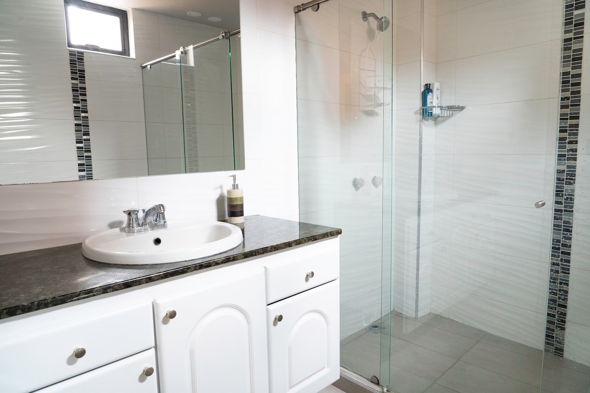 Air Conditioning/500 MB Internet/4 bed/3 bath - Photo 18