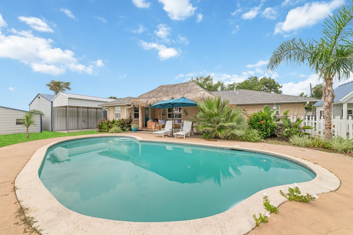 Baytime Retreat-Cozy Backyard, Pool, Bayfront View - Photo 33